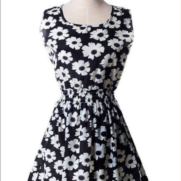 BRAND NEW LIVA GIRL SLEEVELESS FLORAL DRESS SZ L - Picture 4 of 4